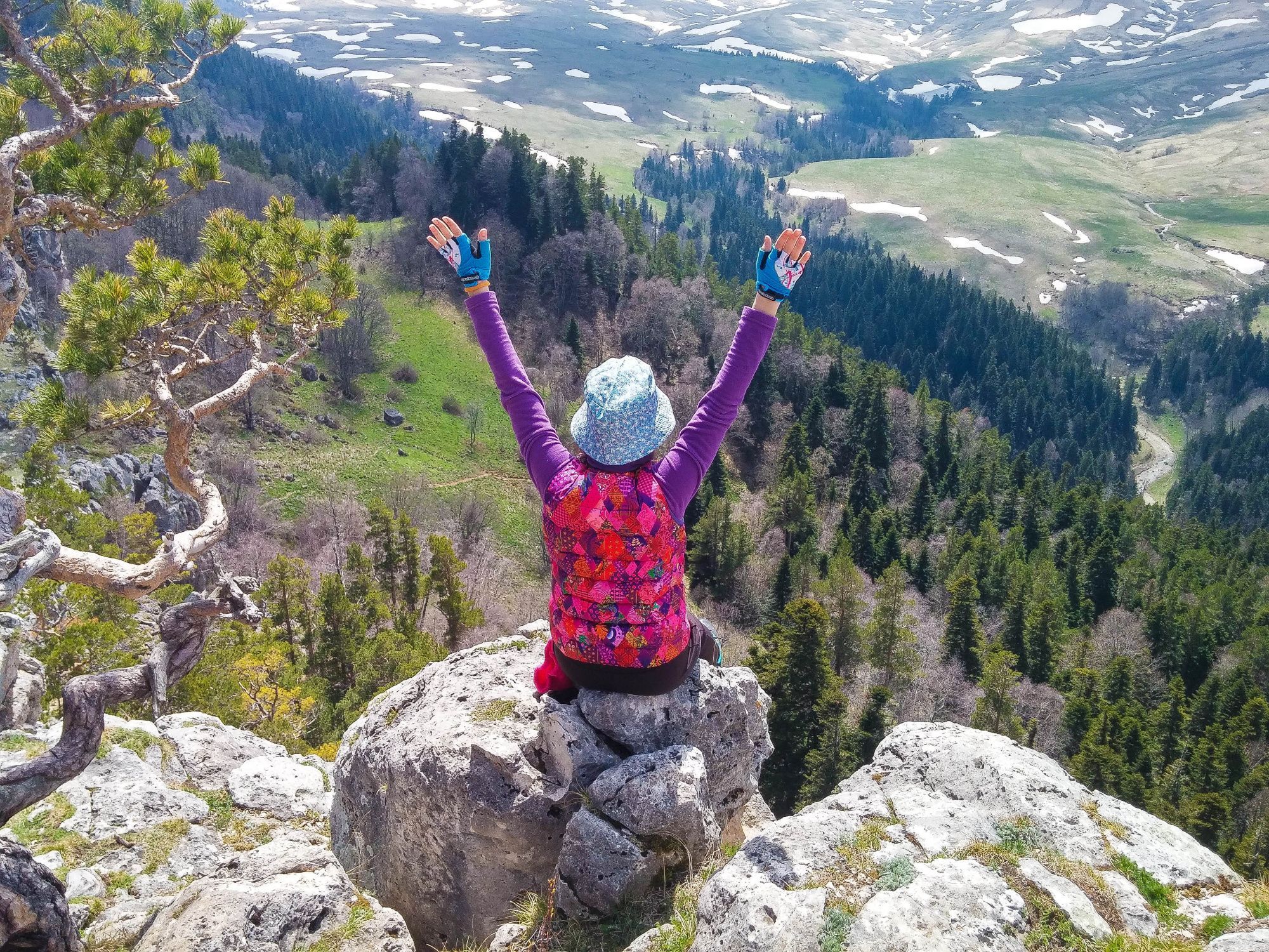Пешая прогулка в верховья реки Курджипс