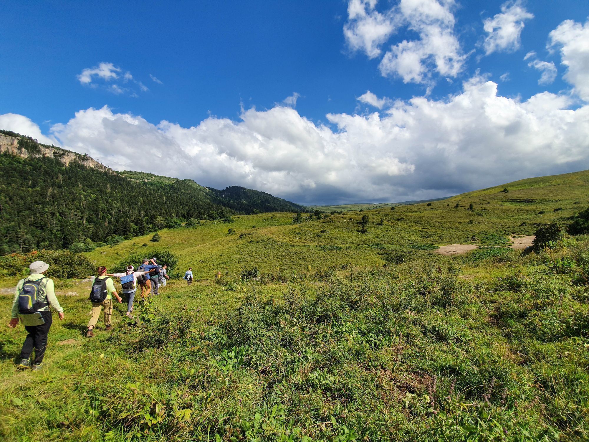 Пешая прогулка в верховья реки Курджипс