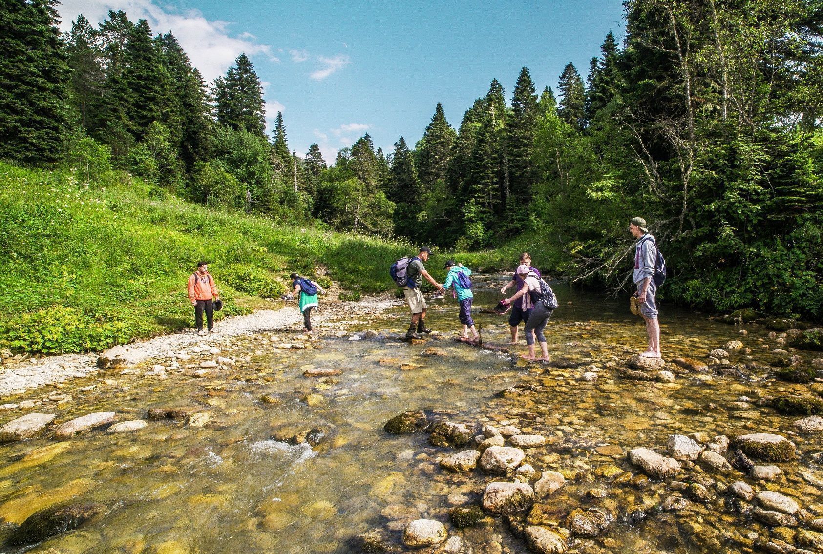 Пешая прогулка в верховья реки Курджипс