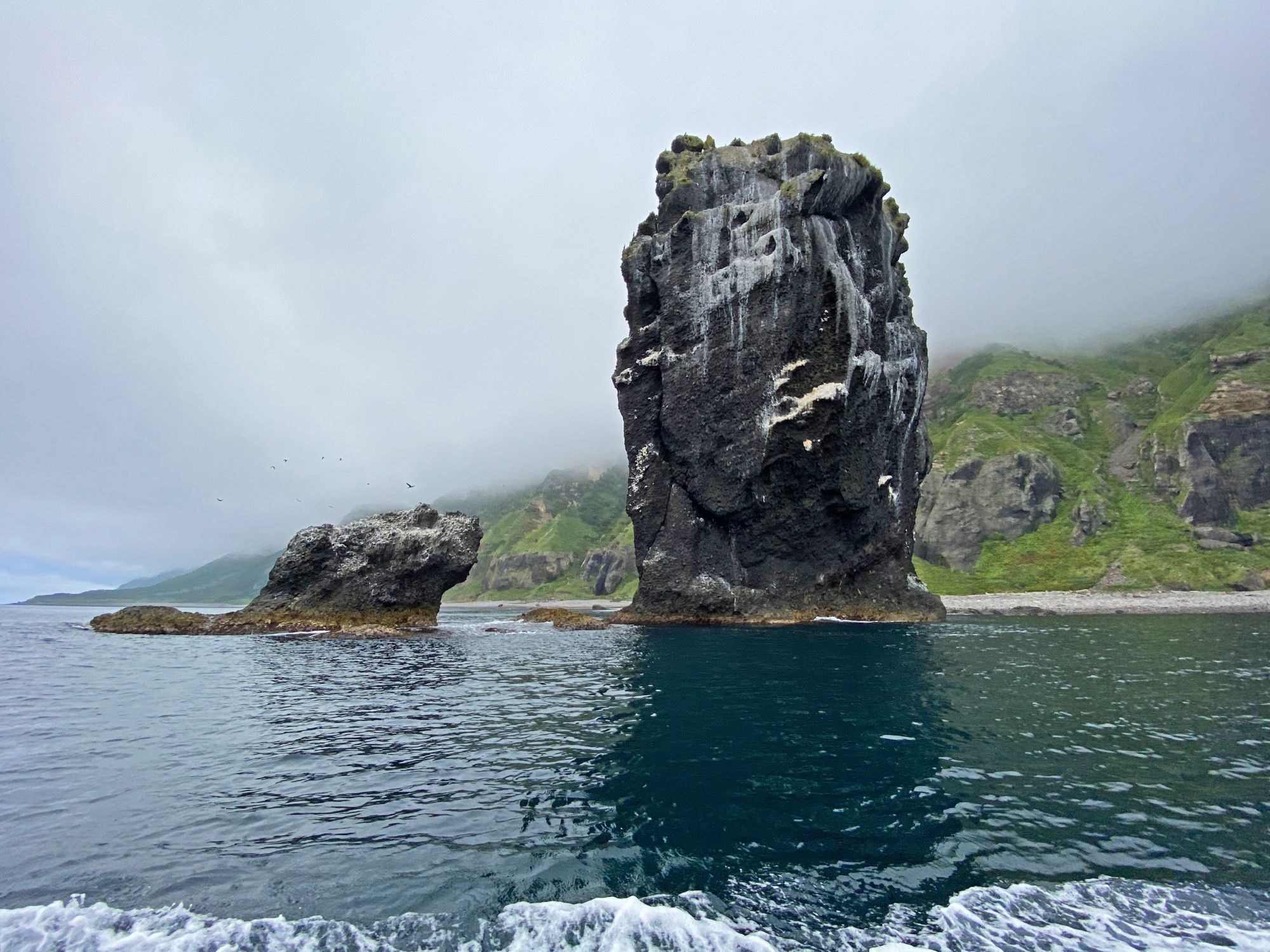 Морская прогулка на лодках, полуостров Чирип. Белые скалы, Охотское море.