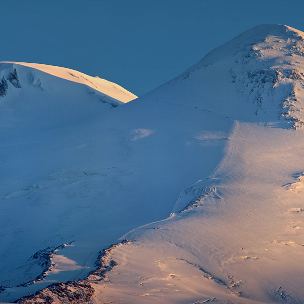 Снежные вершины Эльбруса – горнолыжный тур для взрослых 