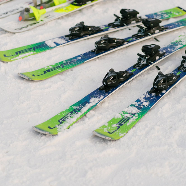 Новогодние каникулы в Калуге - горнолыжный тур для всей семьи 