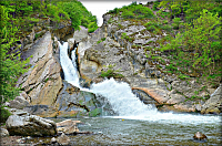 Крепость и водопад