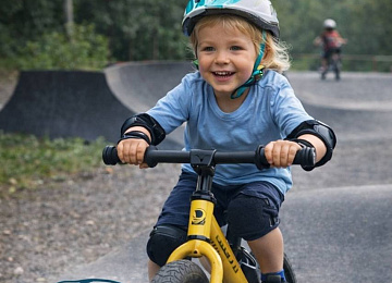 Тренировки по беговелу на территории СК Кант