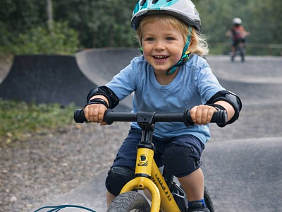 Тренировки по беговелу на территории СК Кант